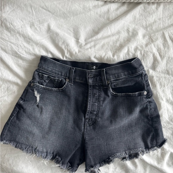 Women's Black Denim Shorts 7 for all mankind - Picture 9 of 9